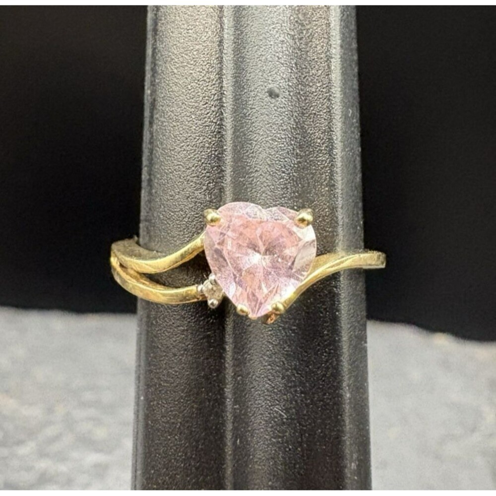 Size 5.75 10K Yellow Gold SMG Pink Heart Gem Stone Ring 1.79g